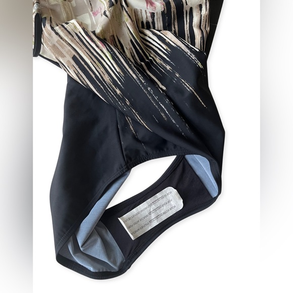 NWT FantaSizer Women’s Swimsuit - Picture 9 of 10
